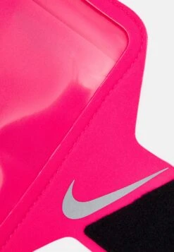 Nike Performance Lean Arm Band - Otros Accesorios - Hyper Pink -Moda Ropa Tienda 8c8bdc56d6b84cd5be4393ae692a471b