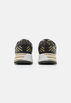EA7 Emporio Armani Crusher Distance Trail Unisex - Zapatillas - Black/Light Gold -Moda Ropa Tienda 94566fef1d024e968b8890f40097be60