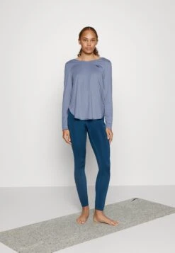 Puma Studio Yogini Lite Long Sleeve - Camiseta De Manga Larga - Filtered Ash 8 Puma Studio Yogini Lite Long Sleeve - Camiseta De Manga Larga - Filtered Ash -Moda Ropa Tienda a3b8f4b65e4c4ffe922385fa72be57c2