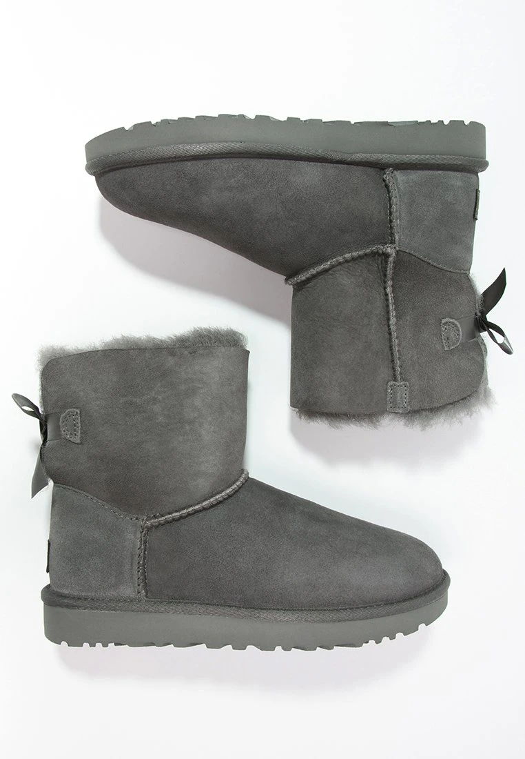 Ugg Mini Bailey Bow - Botines - Grey 3 Ugg Mini Bailey Bow - Botines - Grey - Imagen 3