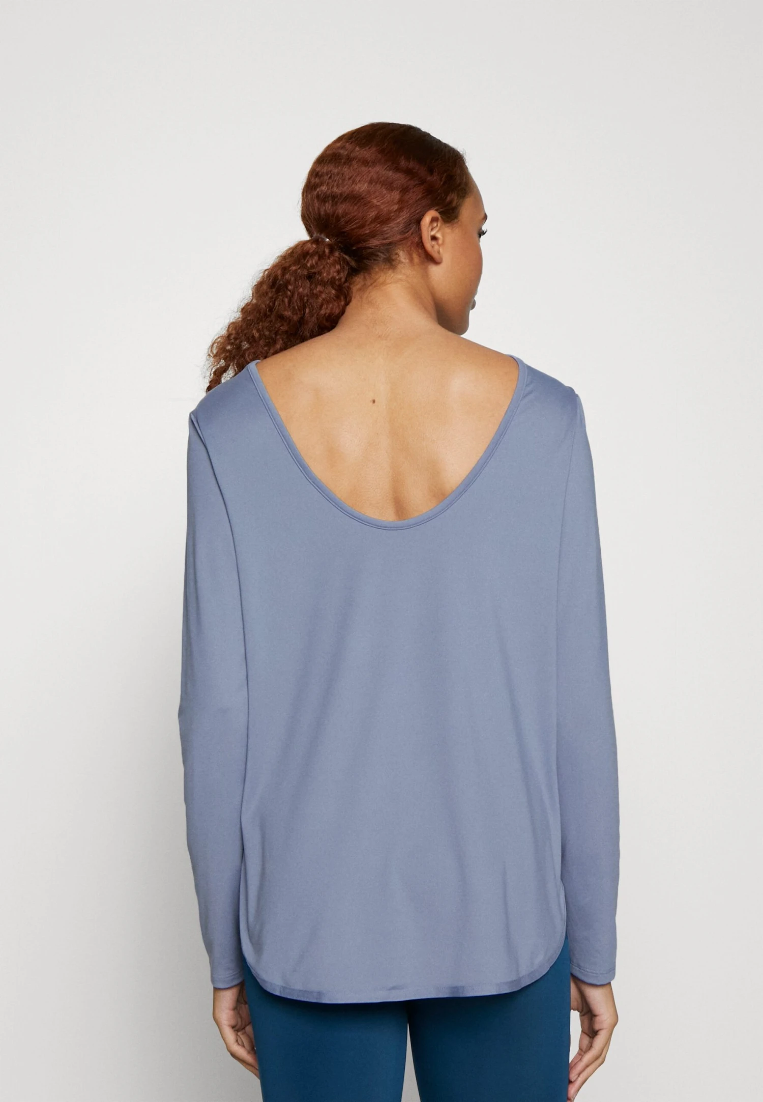 Puma Studio Yogini Lite Long Sleeve - Camiseta De Manga Larga - Filtered Ash 3 Puma Studio Yogini Lite Long Sleeve - Camiseta De Manga Larga - Filtered Ash - Imagen 3