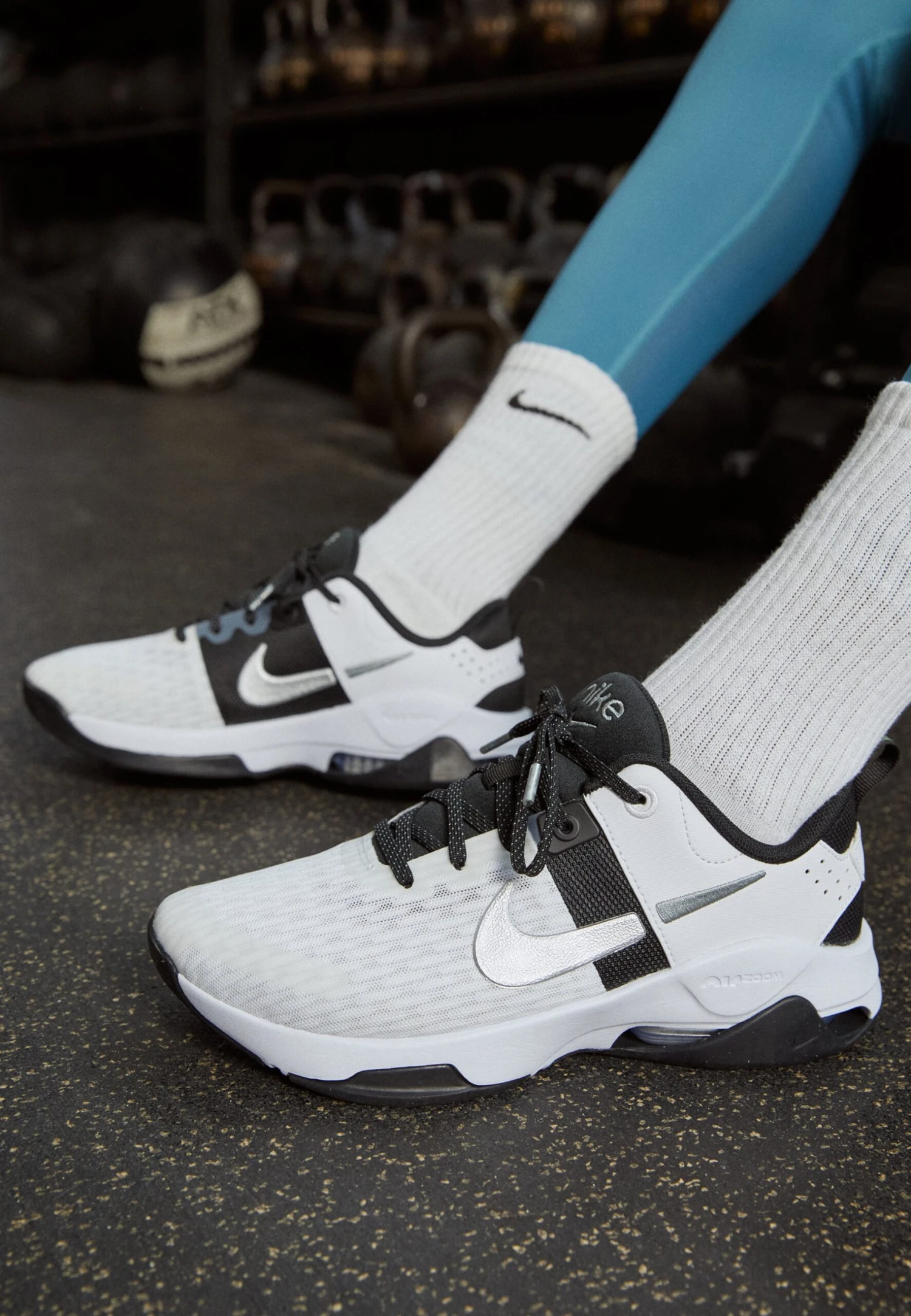 Nike Performance Zoom Bella 6 Prm - Zapatillas De Entrenamiento - White/Multi-Coloured/Black/Metallic Platinum 2 Nike Performance Zoom Bella 6 Prm - Zapatillas De Entrenamiento - White/Multi-Coloured/Black/Metallic Platinum - Imagen 2